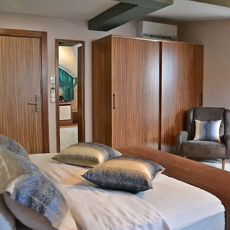 61 Park Aparthotel